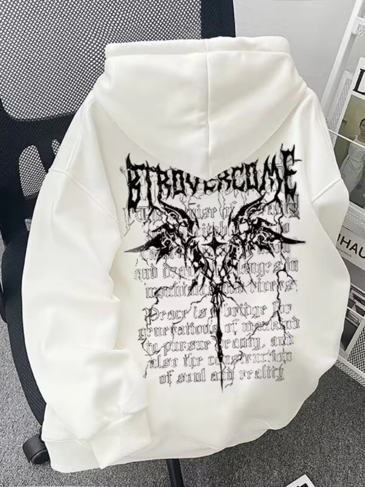 Graphic Wing Print Pullover Hoodie