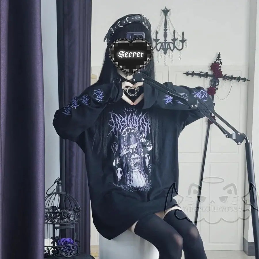 Women's Black Graphic Long-Sleeve T-Shirt